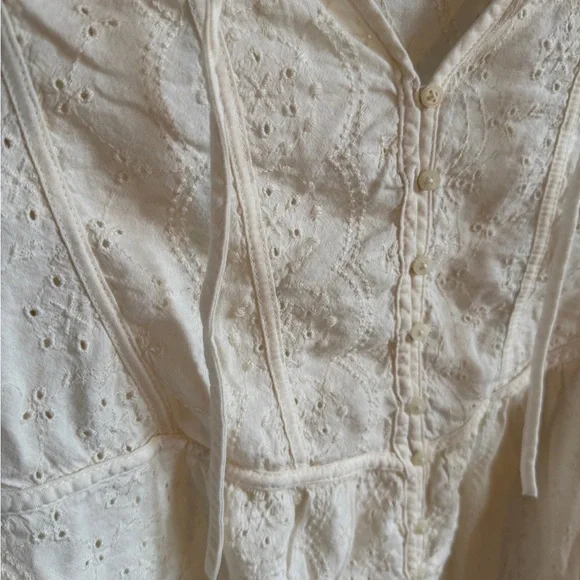 Old Navy 100% cotton Embroidered cut neck Cream Lace Blouse - Picture 5 of 7